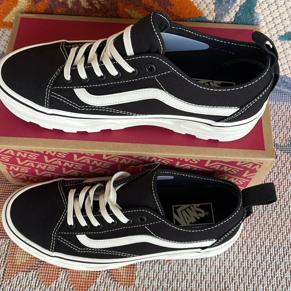 Vans Men’s Sentry Old Skool (Canvas) Black/Marshmallow
VN0A5KR3VQE
Sneakers - Picture 5 of 16